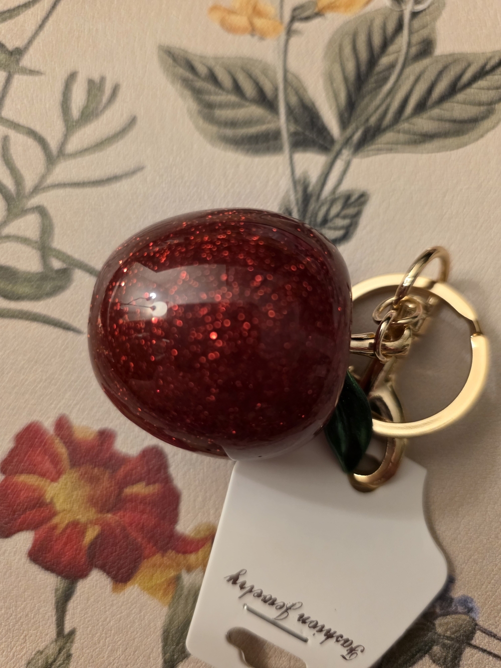 Fashion Jewelry Red Glitter Apple Keychain with Gold Hardware